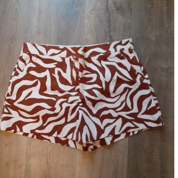 Spanx On the Go Animal Print Pull On Slimming Shorts XL GUC - Picture 1 of 3